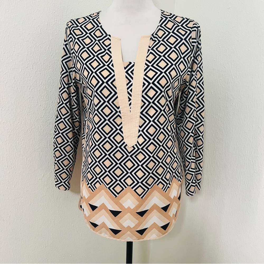 New York & Company Women’s Small Geometric Black and Tan Blouse V-Neck EUC